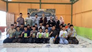 Sekelompok santri berpose bersama setelah Munaqosyah Metode Ummi di Pesantren Ihsanul Fikri.